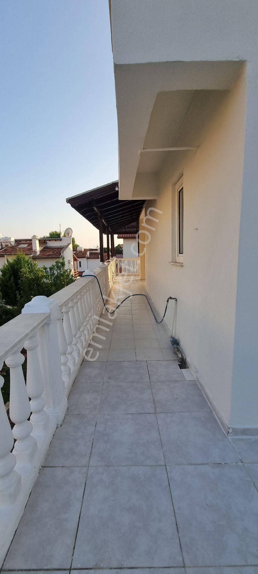 İzmir Seferihisar Ömür Beldesinde Havuzlu Sitede Tripleks Yazdığımız Satılıktır - Görsel 4