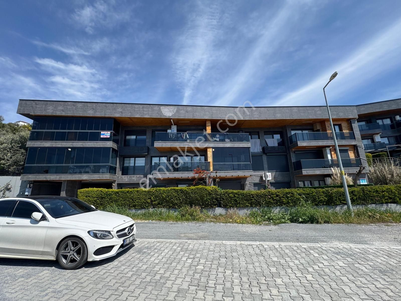 Kuşadası Kadınlar Denizinde Fulll Manzaralı
