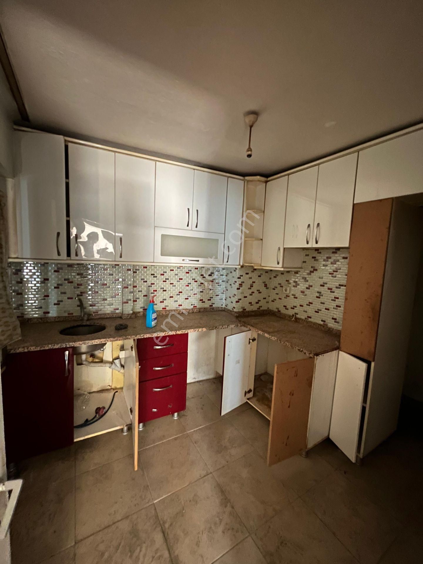 1 Anafartalar Mahallesi 🏡 ✅2+1 70 M2 5 Katlının 3 Katı ❇️ Kapalı Mutfak