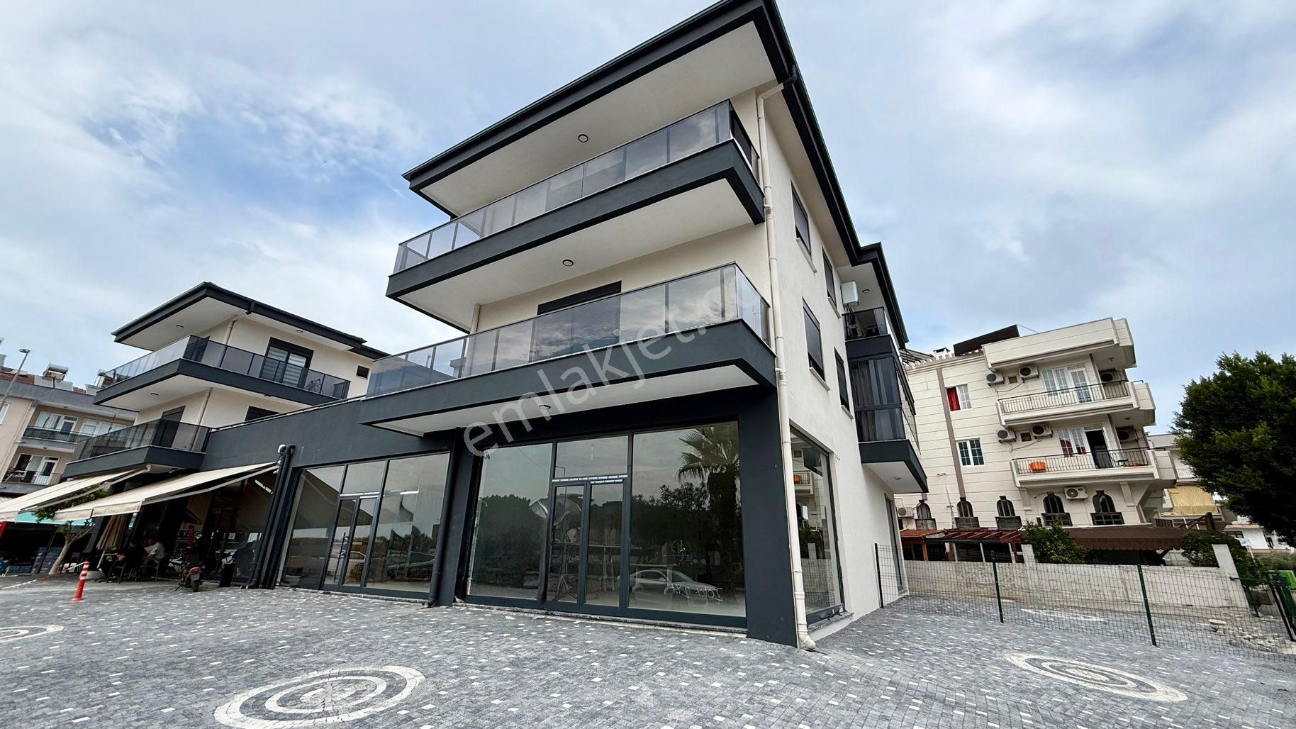 Belek Merkezde Köşe Konum Önü Açık 110 M2 Dükkan Mağaza