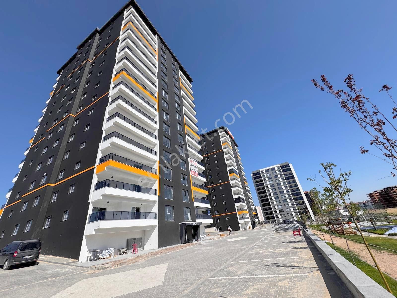 Törekent'te Site İçerisinde 11.arakatta Sıfır 3+1 Daire