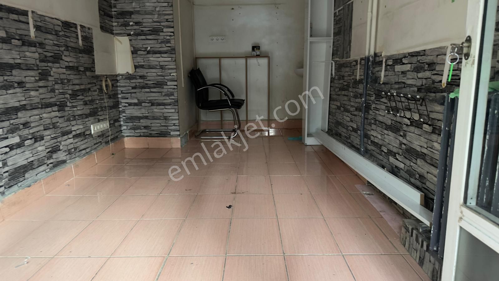 Göztepe Gözcübaba Ressam Salih Ermez Caddesi Üzeri Dükkan
