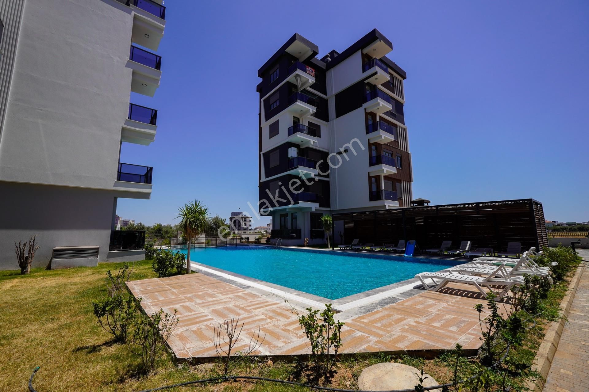 Havuzlu Site İçi Sıfır Yüksek Giriş 1+1