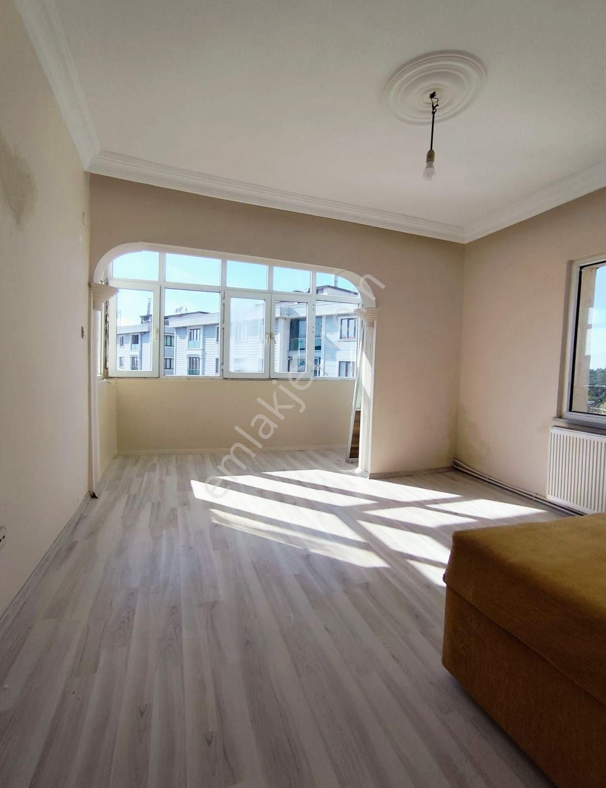 Mertcan Dan Uğurmumcu Mah Site İçinde 3+1 Arakat Balkonlu Kiralık