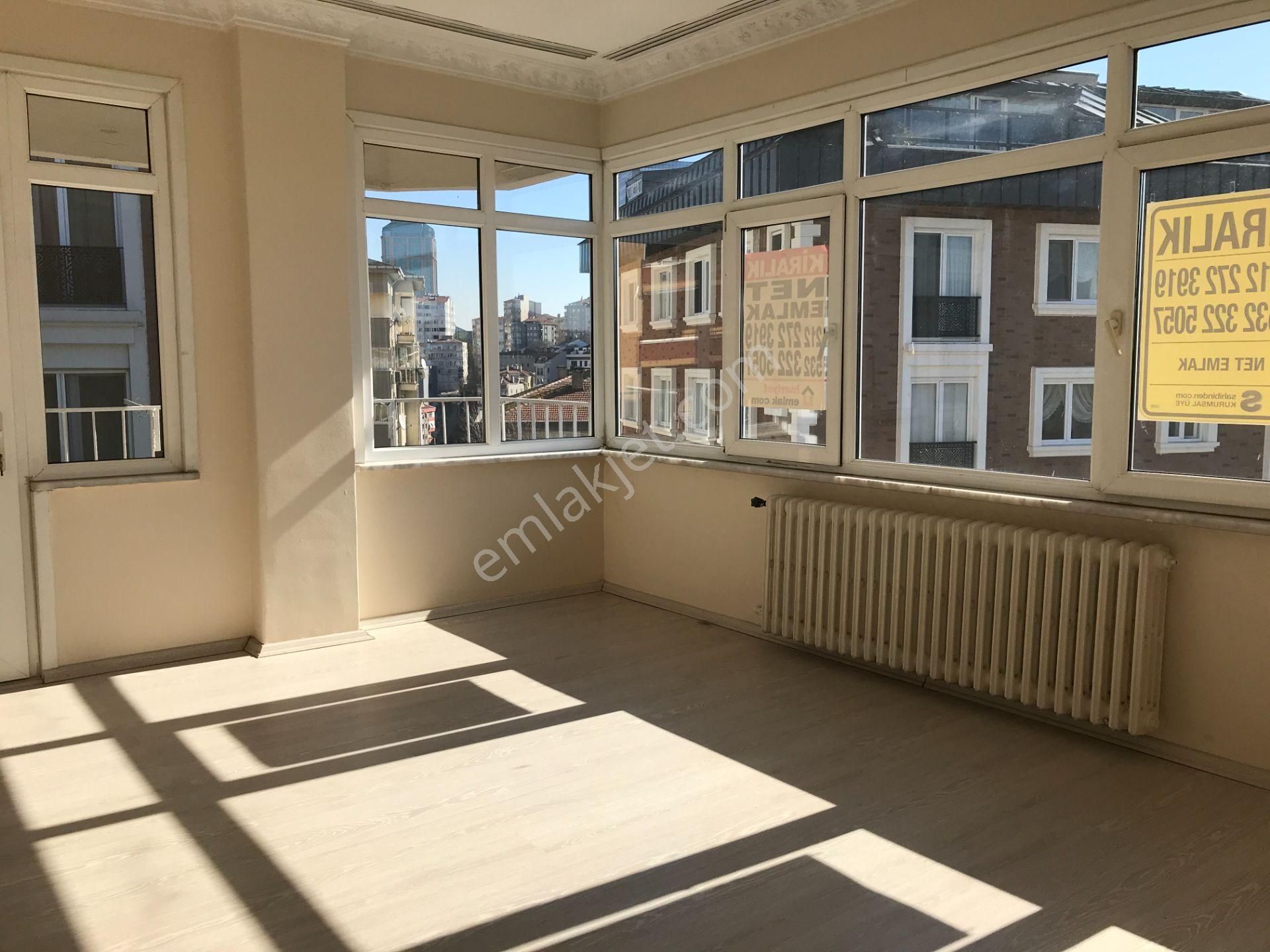 Gayrettepede 2+1 85 M2 3. Kat Kombili Balkonlu Ferah Temiz Daire