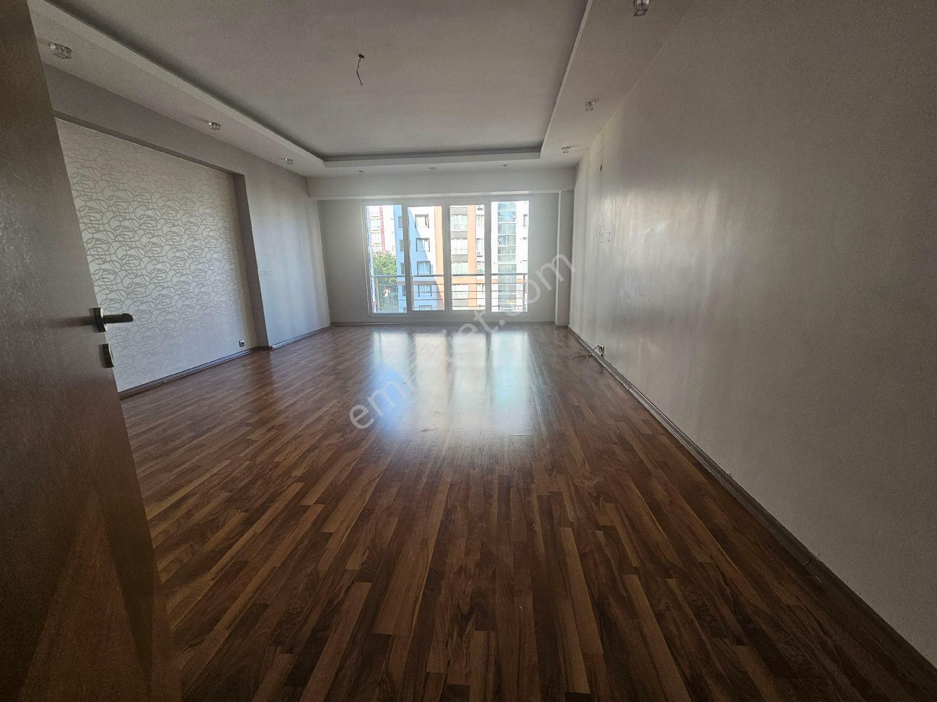 Beylikdüzü Adnan Kahveci Site İçerisinde Kiralık 3+1 Geniş Kullanışlı Daire
