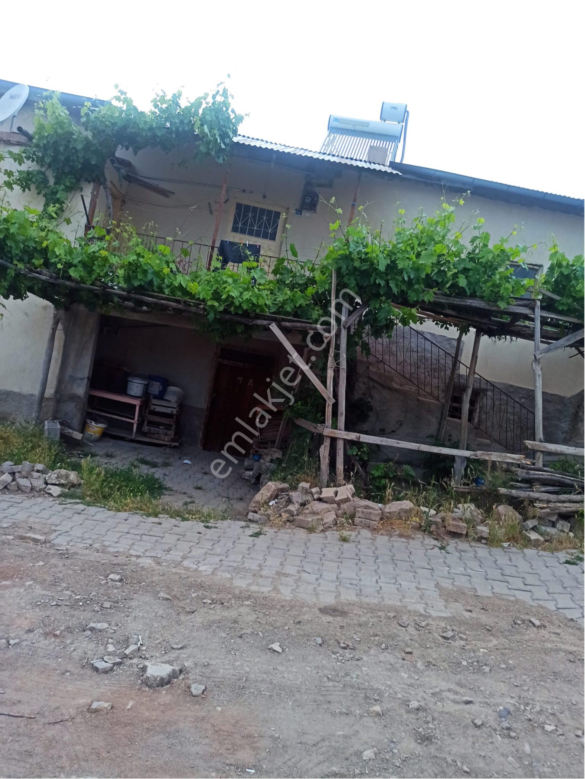 Çamardı Merkezde 2 Katlı 2+1 Kapalı Mutfak 70m2