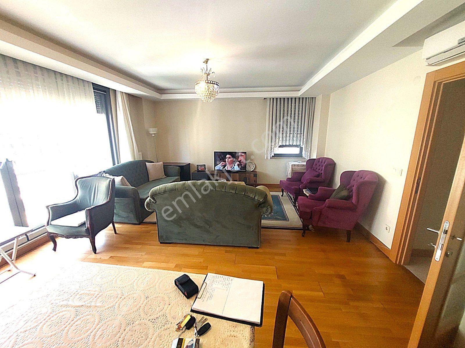 Kazasker De Minibüs Caddesi Yakın 100 M2 Net Ebeveyn Banyolu 3+1