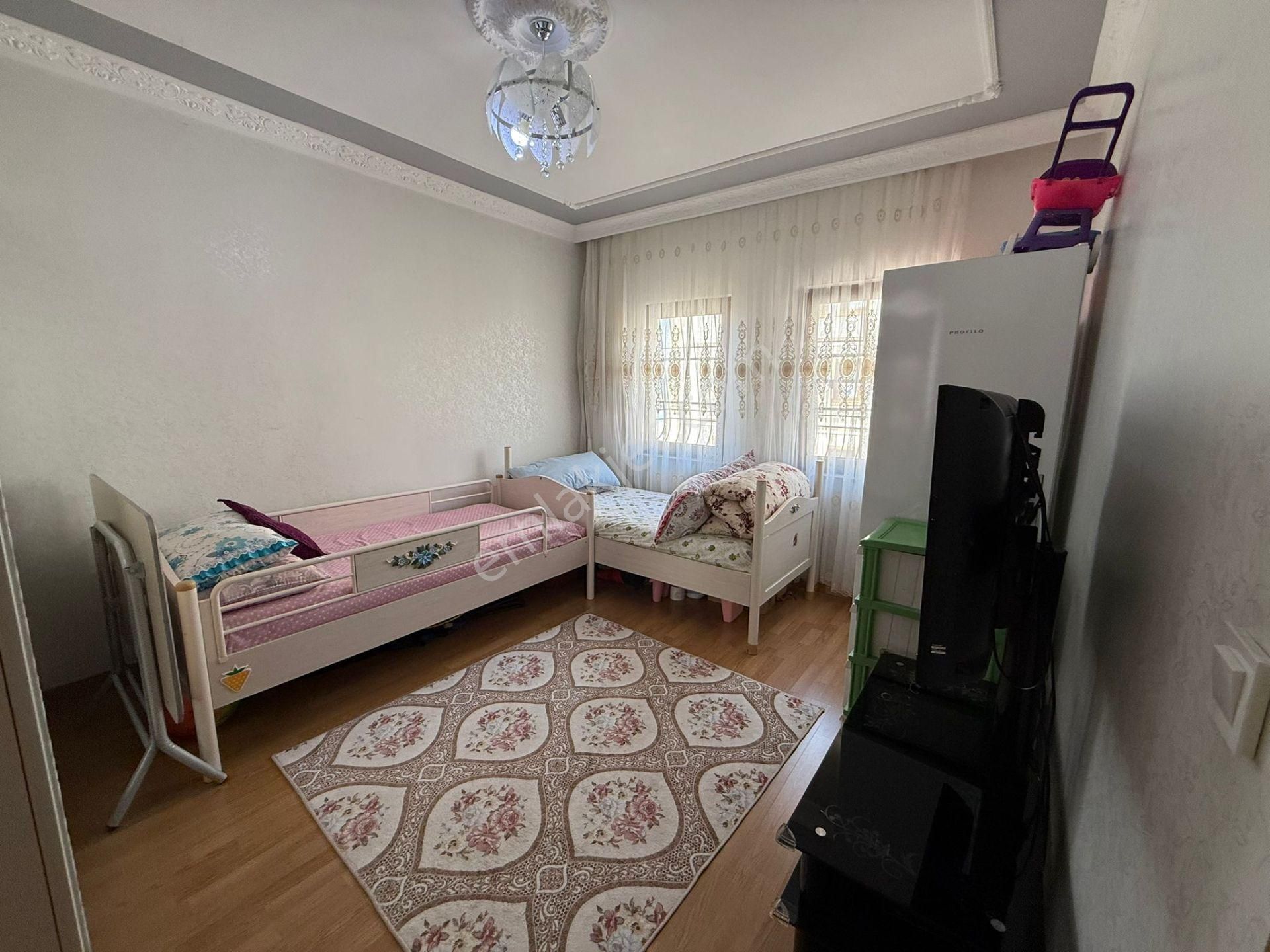 Delen Gayrimenkul'den Beykent'te Satılık 2+1 Ara Kat Daire