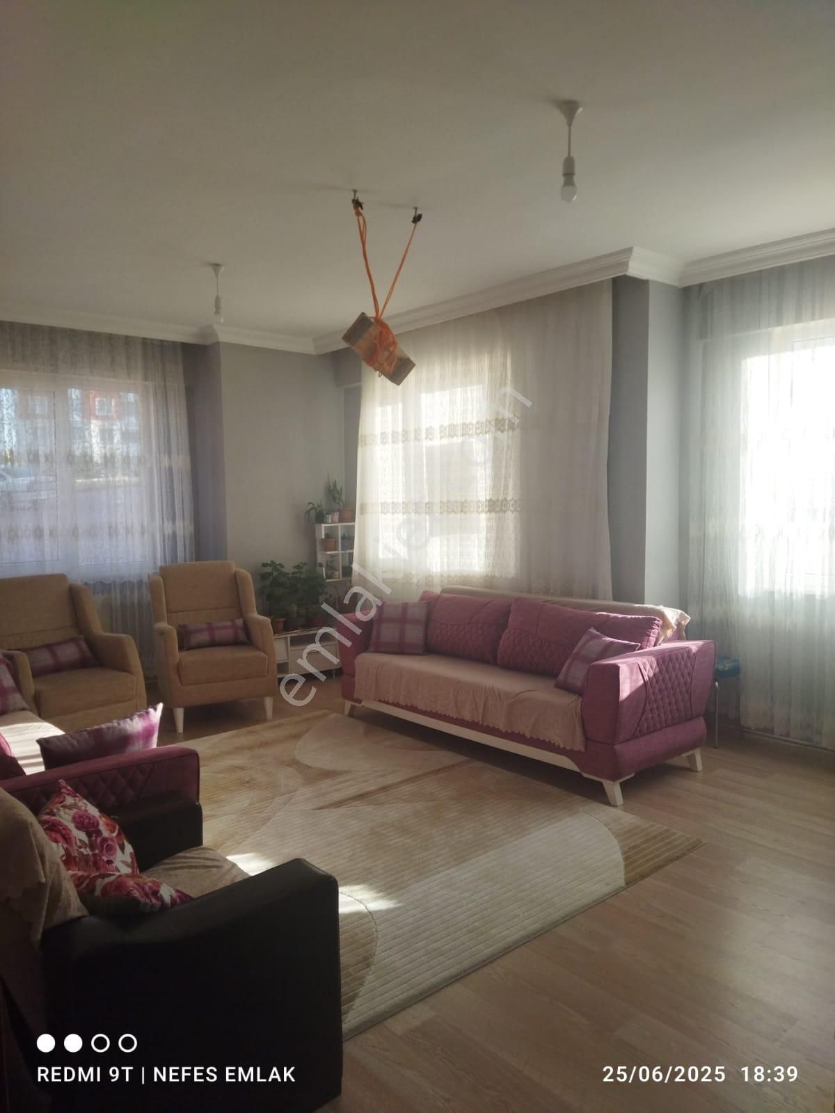 Nefes Emlaktan Satılık Seyirtepe Kon.3+1 Daire