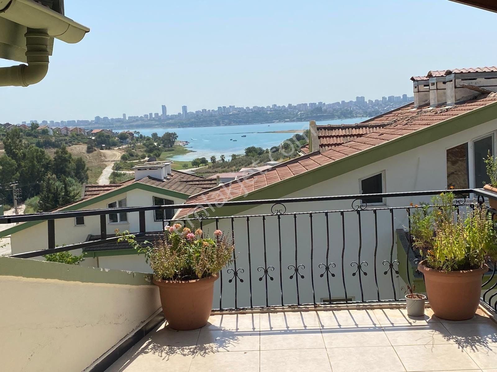 Sahibinden -göl Manzaralı-bahçeli-tripleks Villa