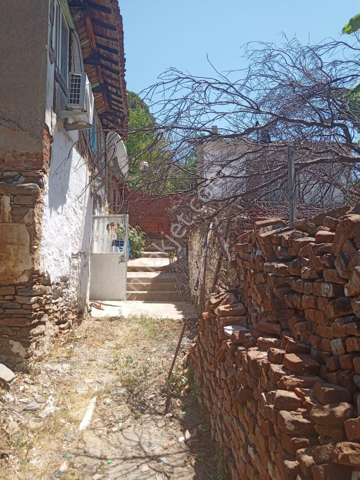 İzmir Torbalı Gold Emlaktan Bayındırda Satılık Mustakil İki Katlı Gargil Ev - Görsel 31