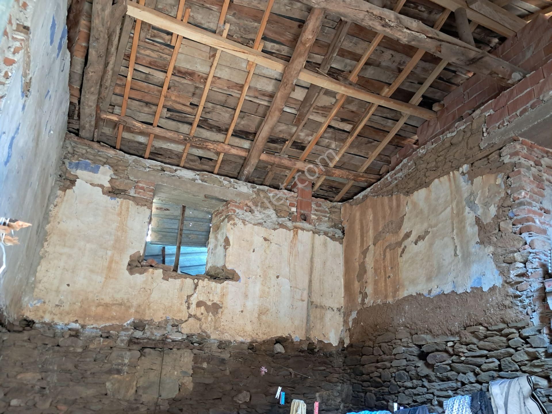 İzmir Torbalı Gold Emlaktan Bayındırda Satılık Mustakil İki Katlı Gargil Ev - Görsel 17