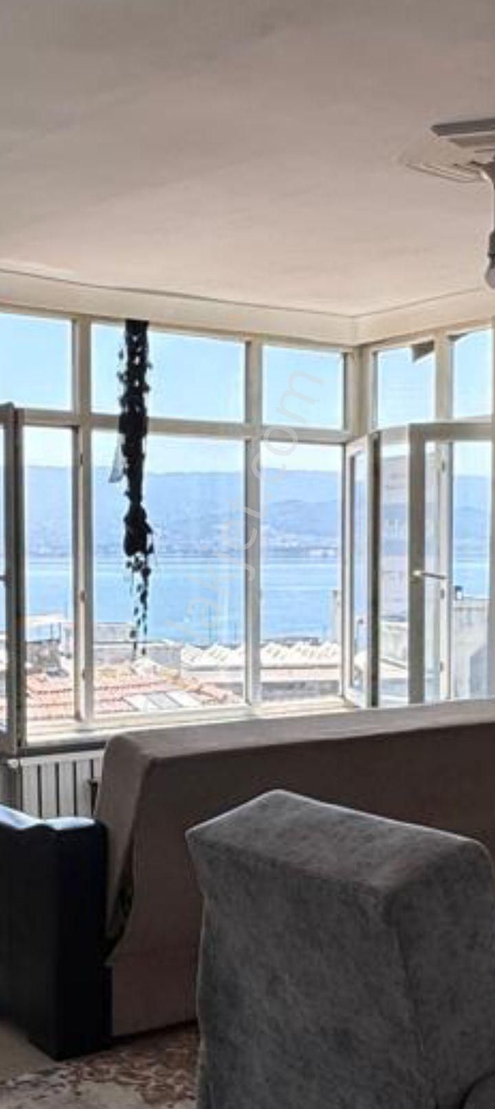 İzmit'te E 5'e Yakın Saat Kulesinde Deniz Manzaralı Daire