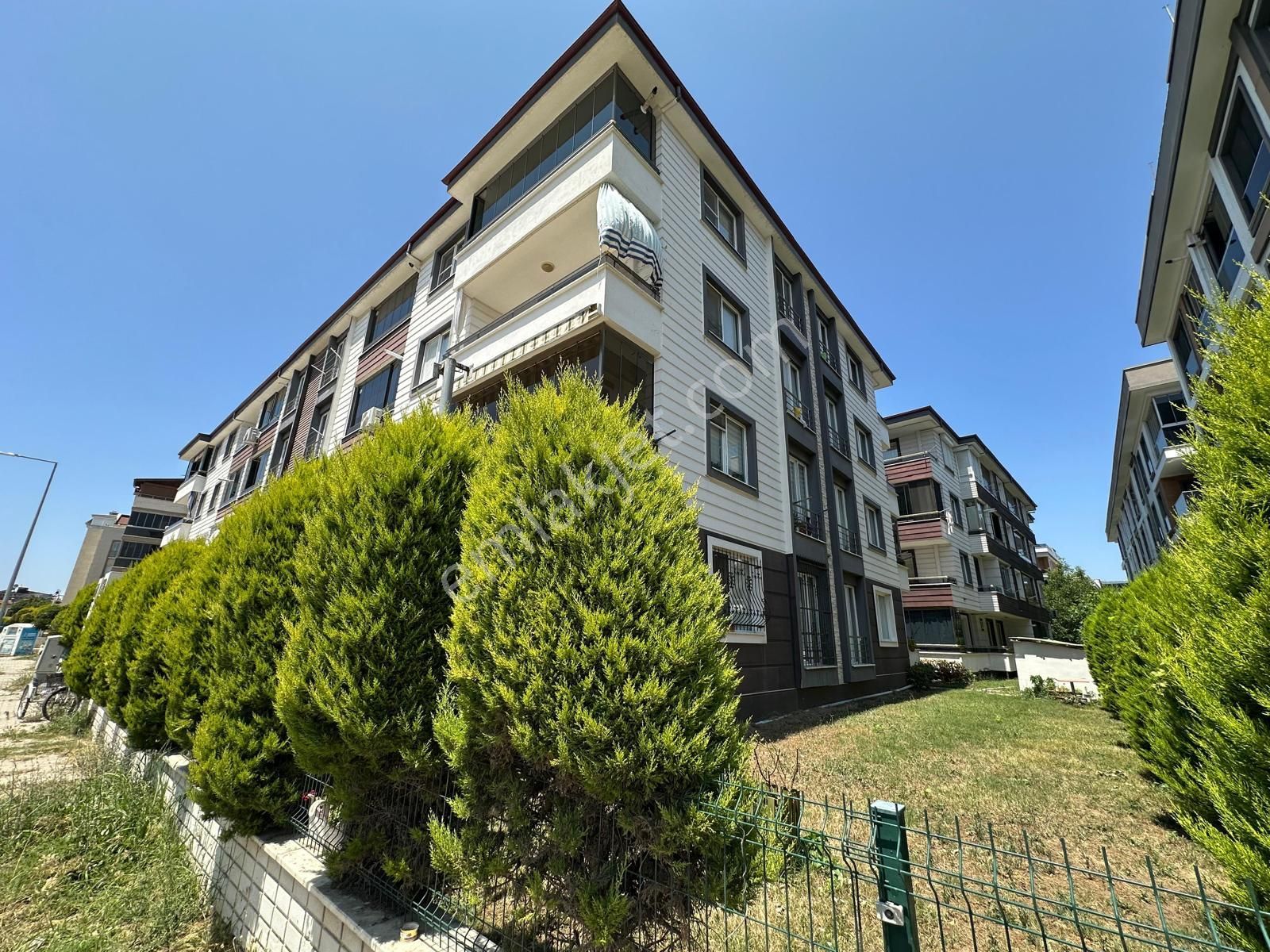 Özgüven Emlak'tan Akçay'da Kombili Kazdağı Manzaralı Satılık 1+1 Daire