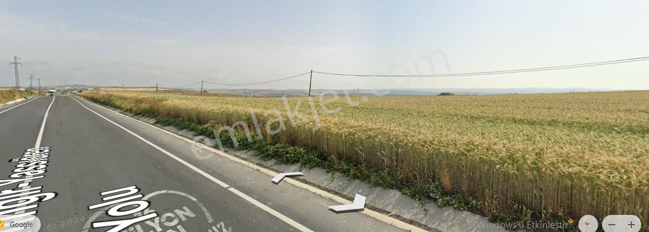 Arnavutköy Yassıörende Satılık Arsa , 865 M2 Cadde Cephe Hisseli Yolu Var