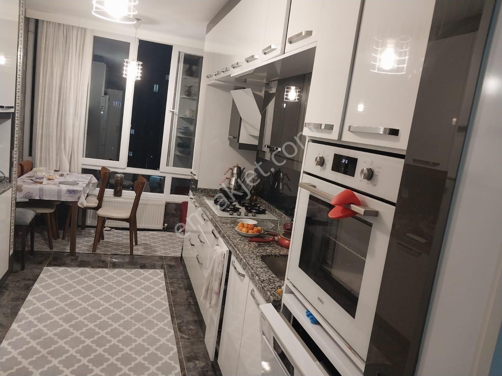 İstanbul Başakşehir Kayaşehir De Satılık Depreme Dayanıklı Tadilatlı 4.kat 3+1 Daire