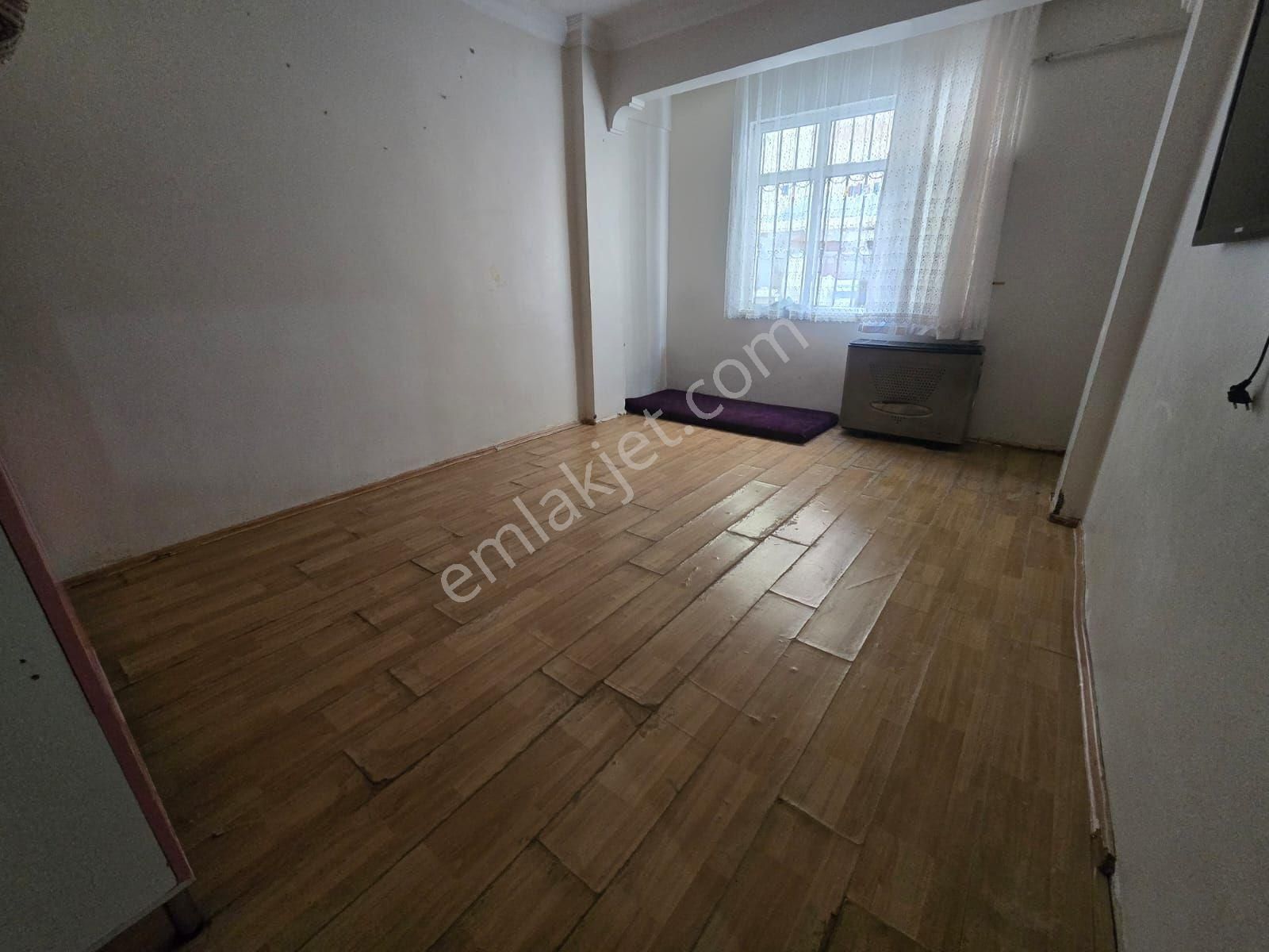 Mimar Emlak'tan Mehmet Akifte 15m² Hisseli 2+1 Yüksek Giriş