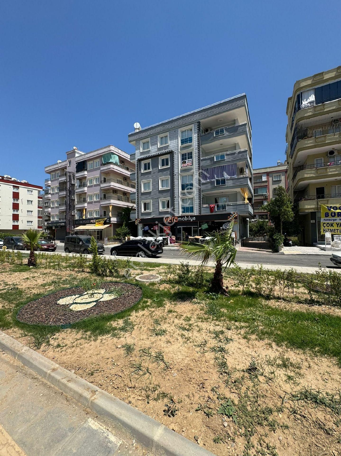 Tarsus Kırıklarsırtı Ana Cadde Üzerinde. Tek Daire Üzerine Yapılan Binadir 220m 3.kat Satılık Daire