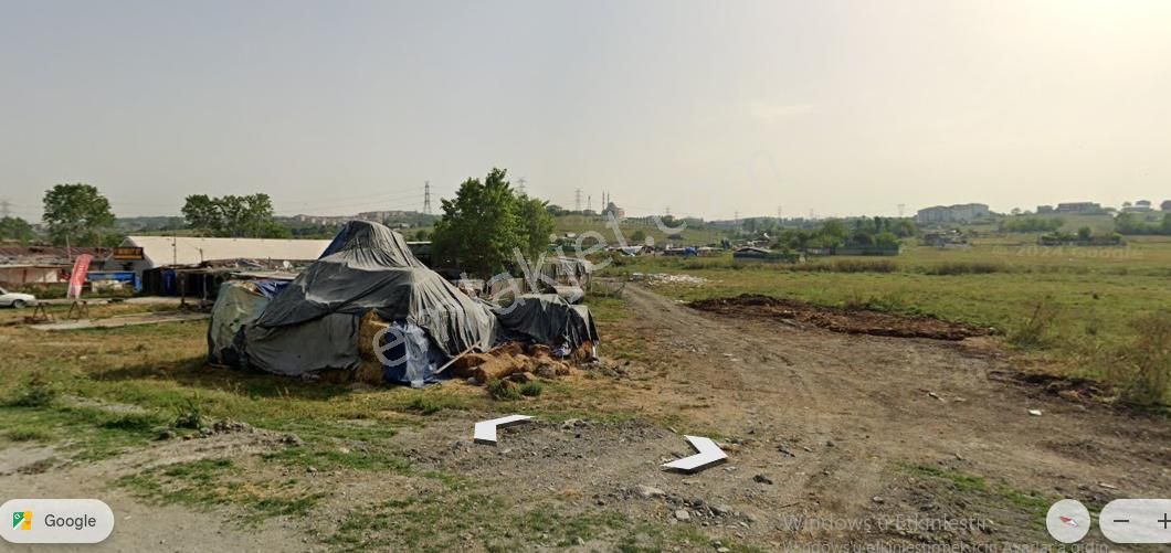 Arnavutköy Çilingirde Satılık Arsa , 2,100 M2 Cadde Cephe Müstakil Çevrili