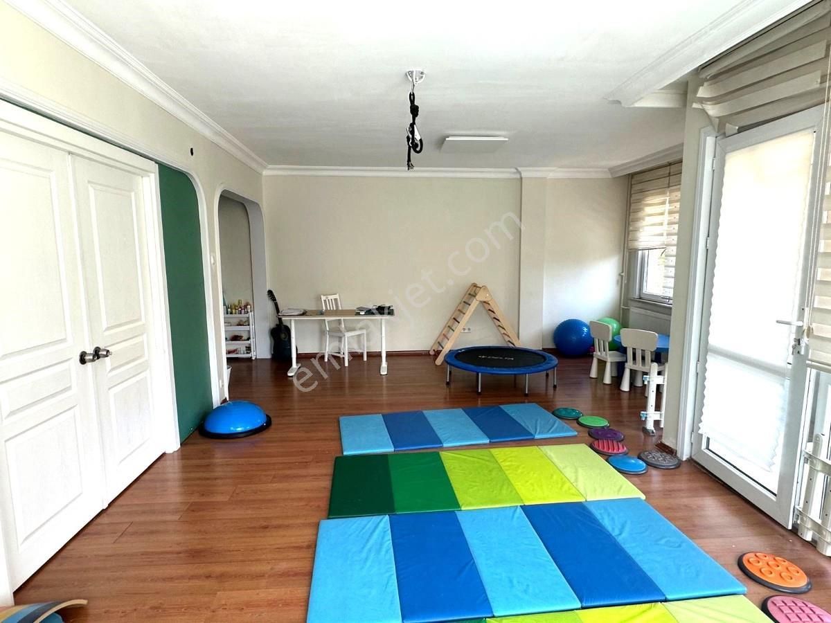 Caddebostanda Bağdat Caddesi Üzerinde Kiralık Net 130m² İşyeri