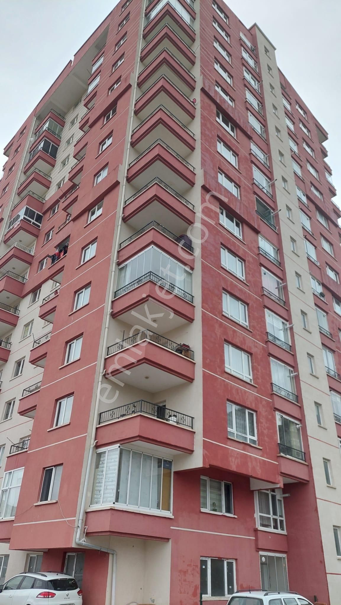 Bağlum Pursaklar Arasında Site De 9. Kat Da 3+1 Daire ( Konuma Bakın Lütfen)