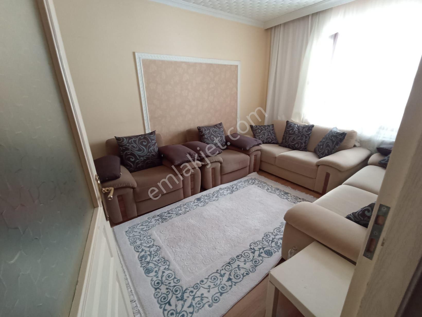 Özdemir Emlak,tan Kat Konumlu Sağduyu Caddesi Üzeri Hazır Kiracılı 2+1