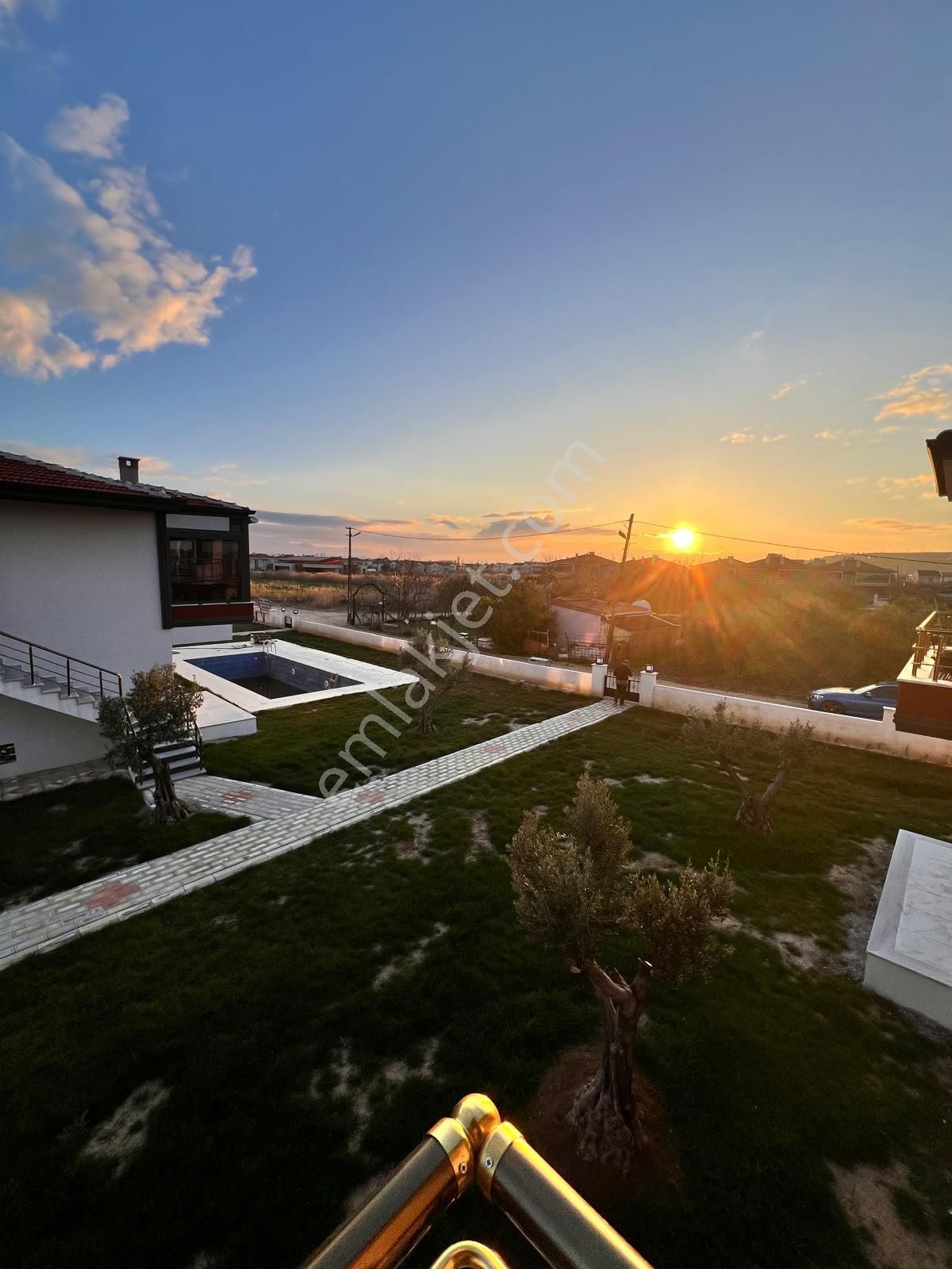 Şarköy De Işık Emlaktan İstiklal Mah De 2+1 75 M2 Daire