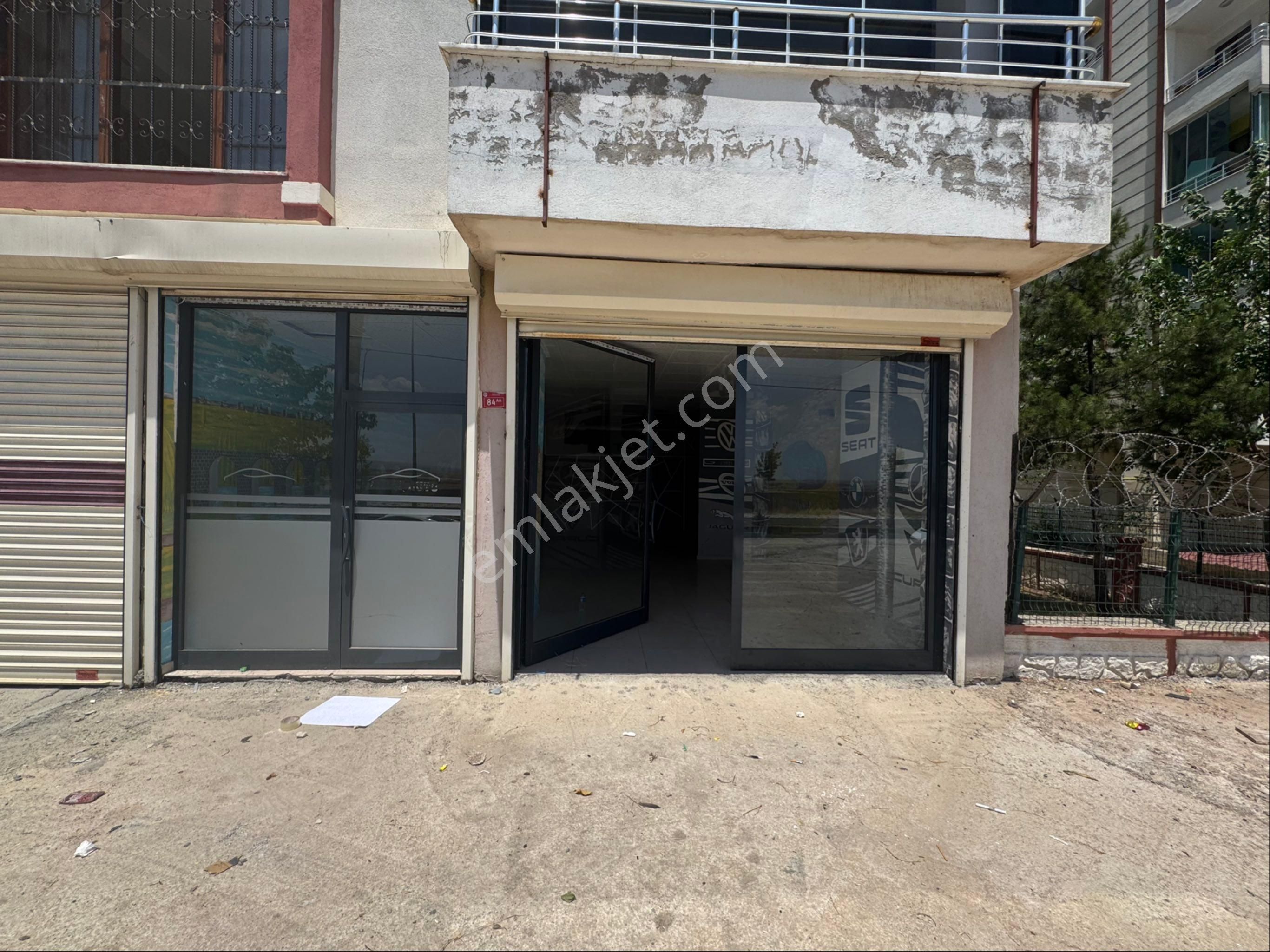 Siverek Caddesi Üzeri Kiralık Köşe Dükkan 240 M2