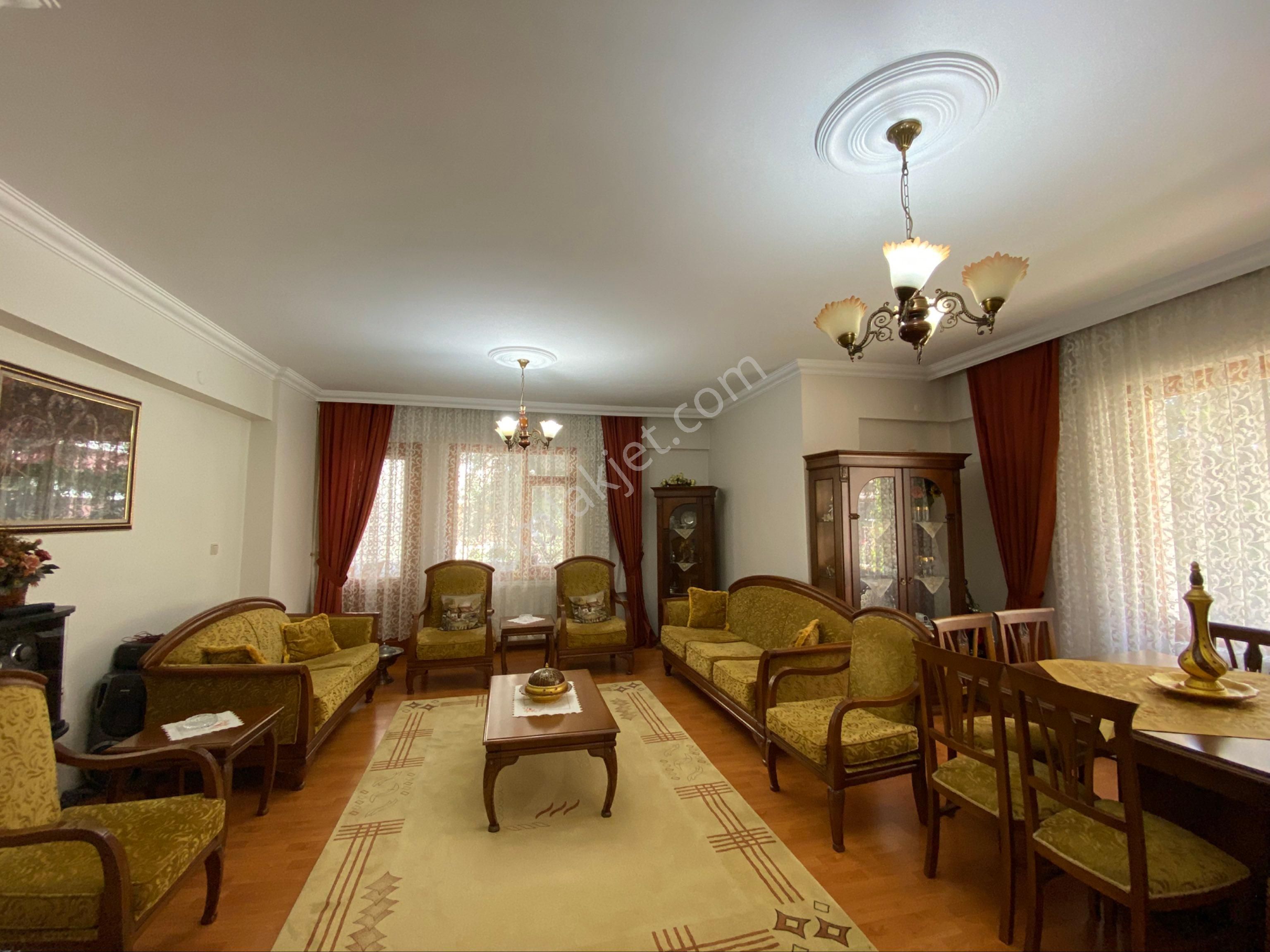 Ümit Emlak’tan Ataşehir Kanal Boyu Yaşam Kent Sitesi| 3+1 165m2 Cadde Üstü
