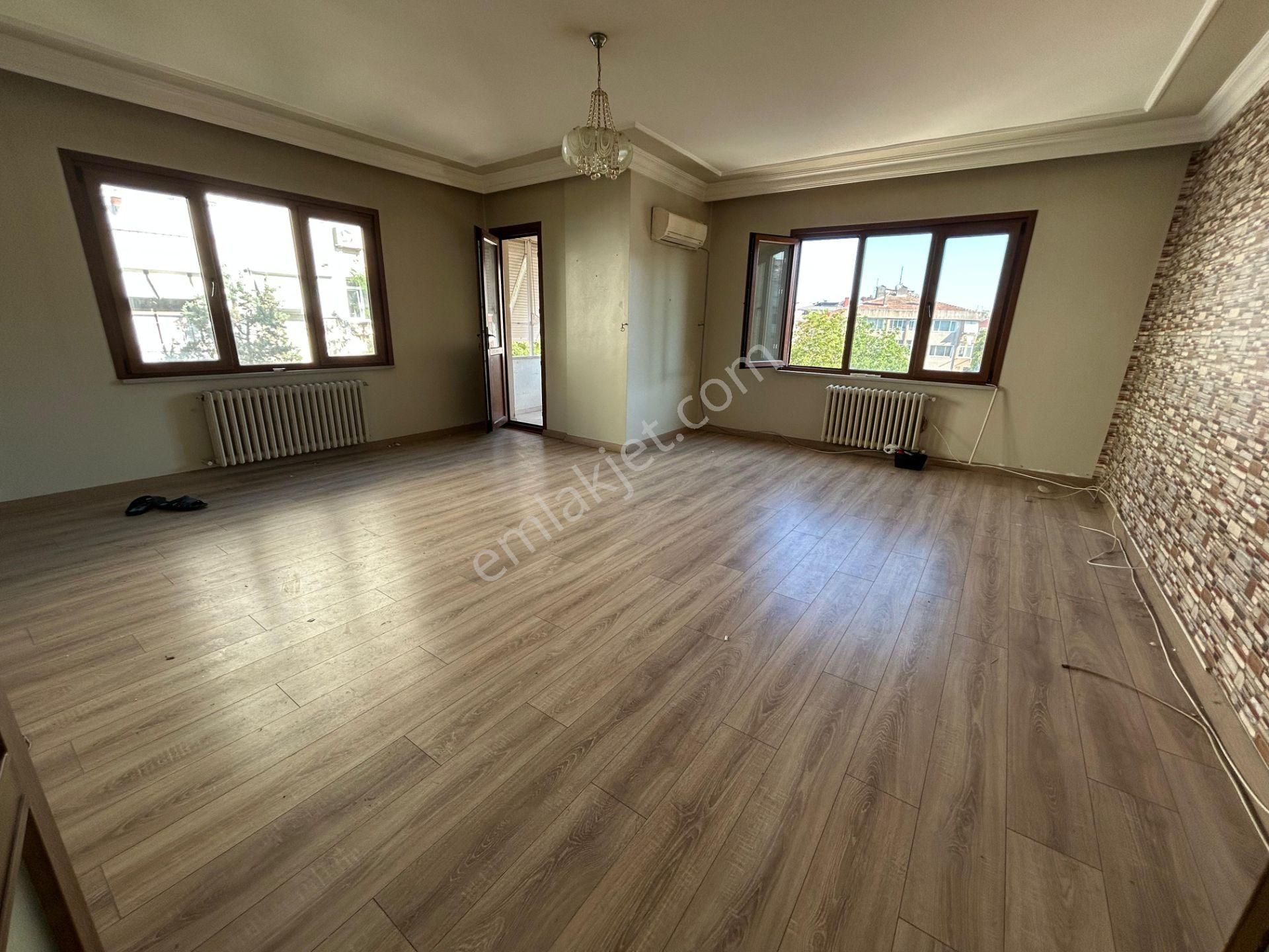 Paşa'dan 3+1 150m2 Sahile Sadece 5 Dakika Mesafede Satılık