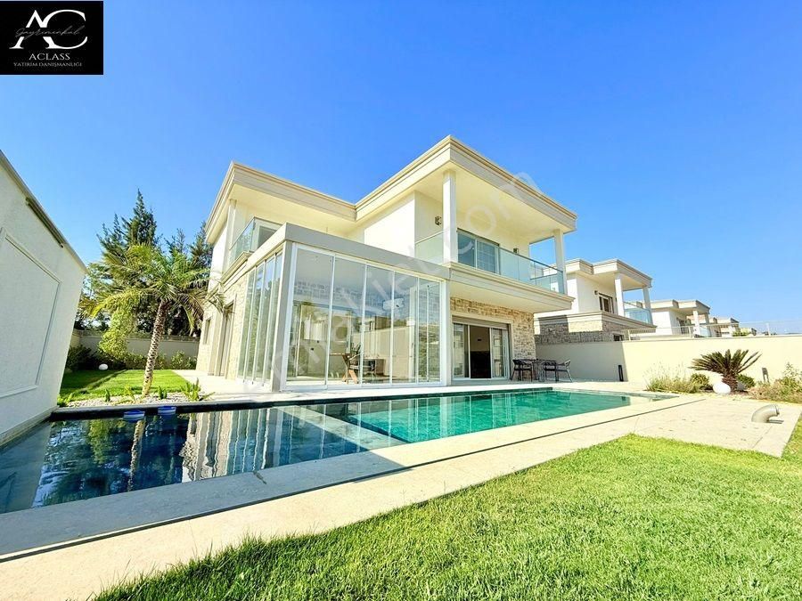 Denıze İlk Sıtede-7/24 Güvenlik-özel Havuz/otopark-yerden Isıtma-ultra Lüx-584 M2 Bahçe-müstakil