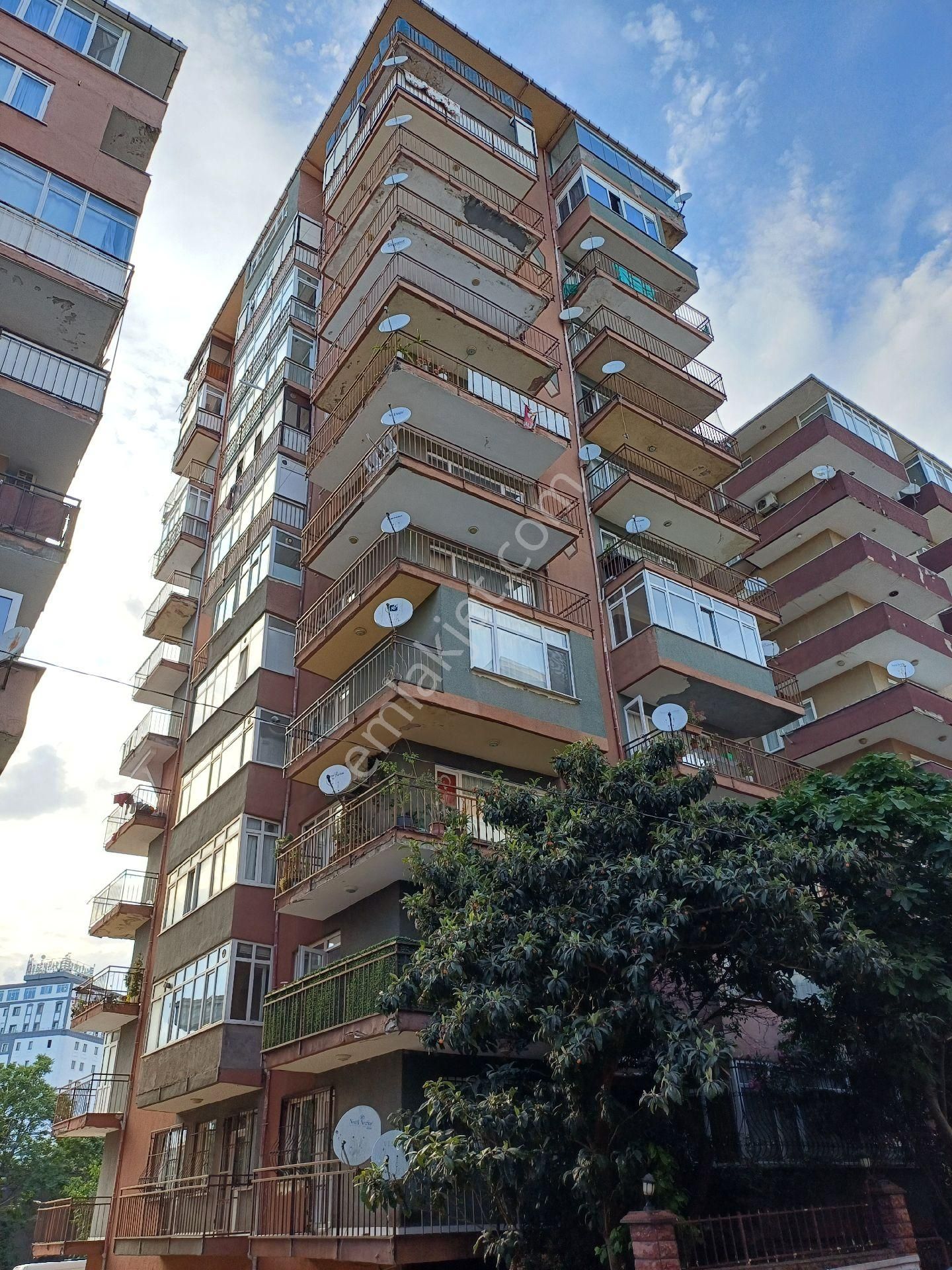 İçerenköy'de, 3+1 Net 110m2, Açık Otoparklı, Yüksek Arakat