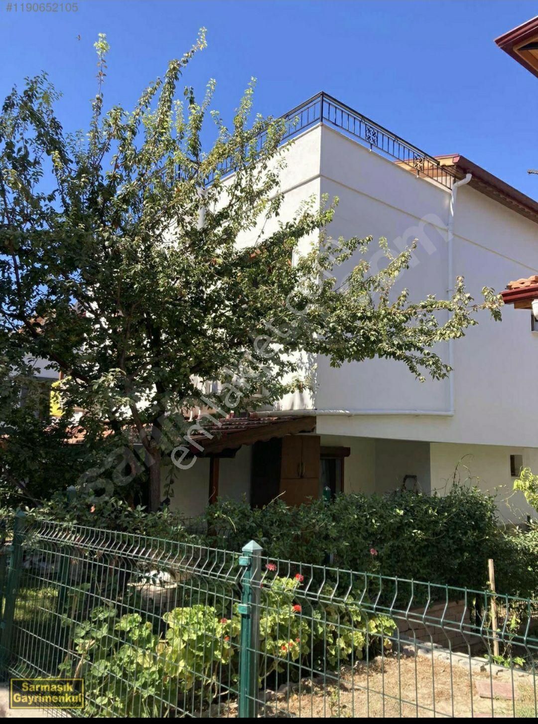 Kuşadası Kadınlar Denizinde 3+1 Bakımlı Satılık Villa