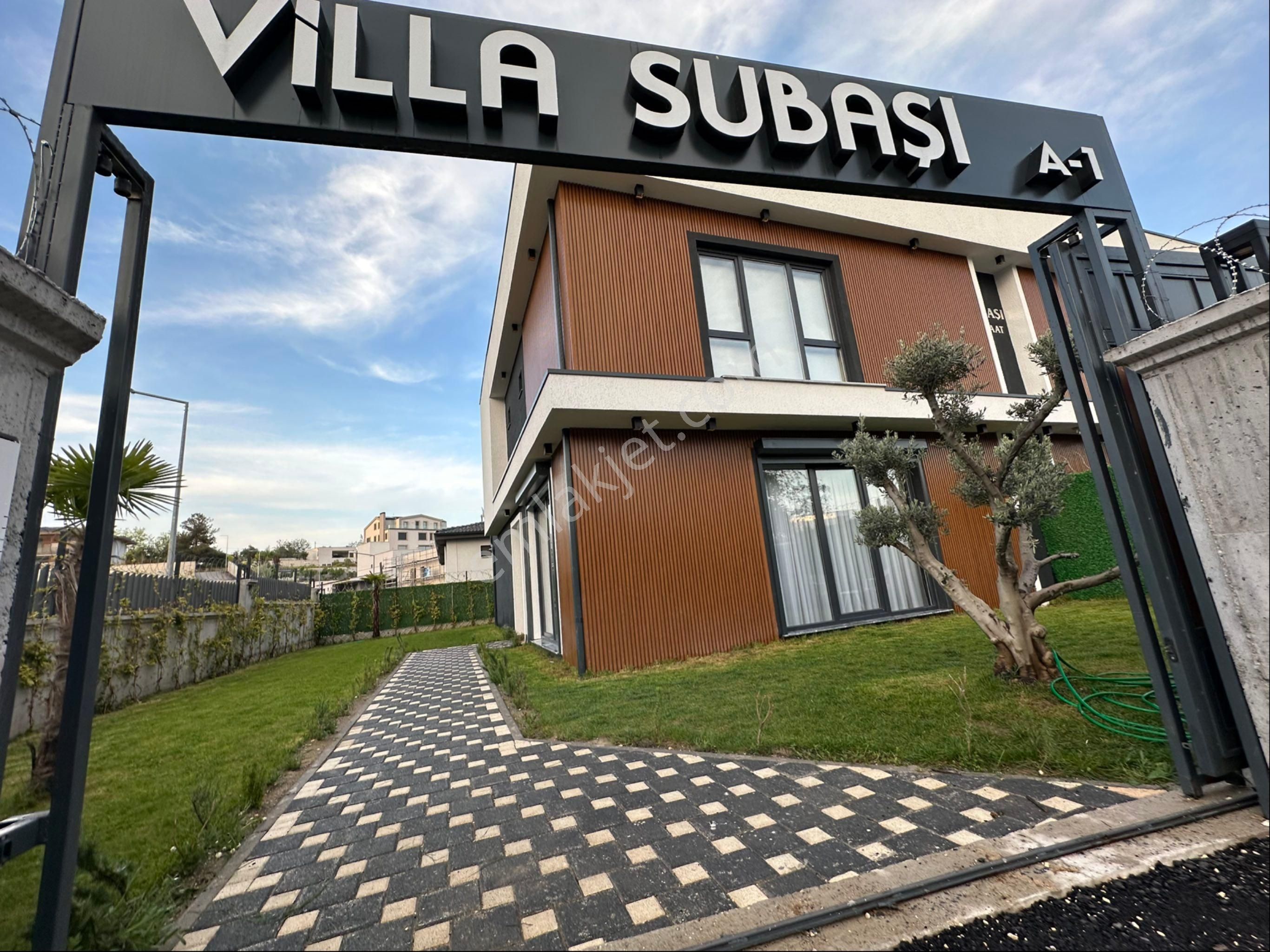 Sahibnden Acil/kelepir Satılık Akılı/ultralüks Köşe Başı Villa