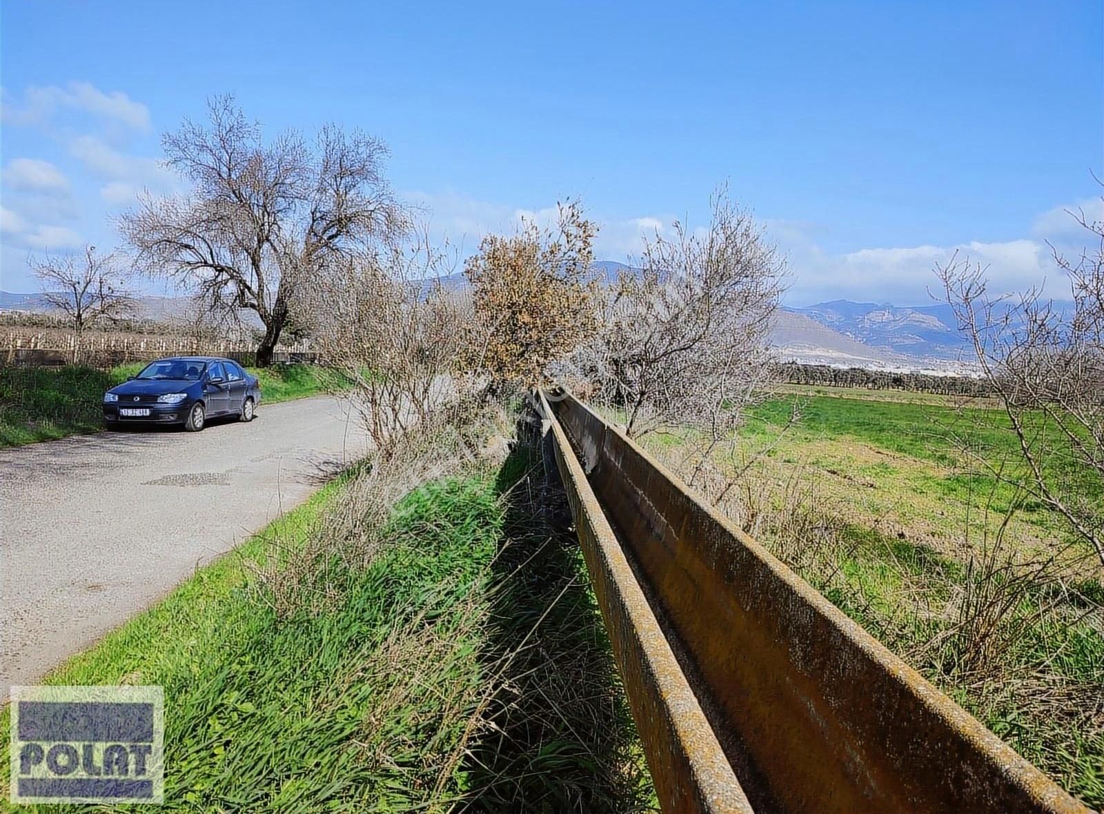 Ç.kale Yolu Helvacı Girişi Karşısı Arayola Cepheli Tarla