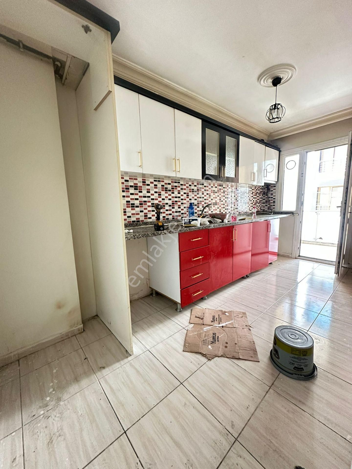 Esenyurt Mehmet Akif Ersoy Mahallesi 2+1 1.kat Kiralık Daire Metrobüse Yakın Çift Balkonlu