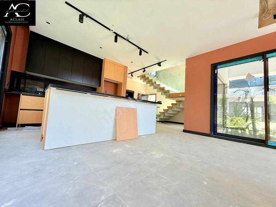 Butik Bir Sıte Icerisinde-özel Havuz-otopark-bahçe-merkezi-ultra Lüx-450 M2-tamamı Müstakil - Görsel 17