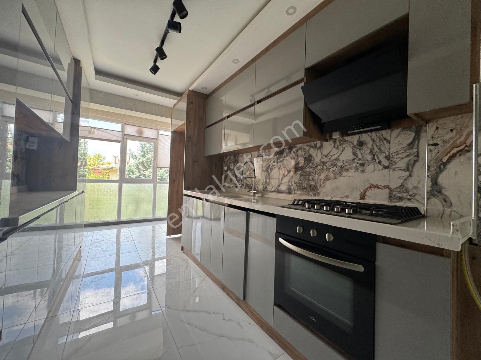 Ulukan'dan Osmanlı Mah'de Ebevyn Banyolu Full+full Yapılı Ara Kat 3+1 Daire