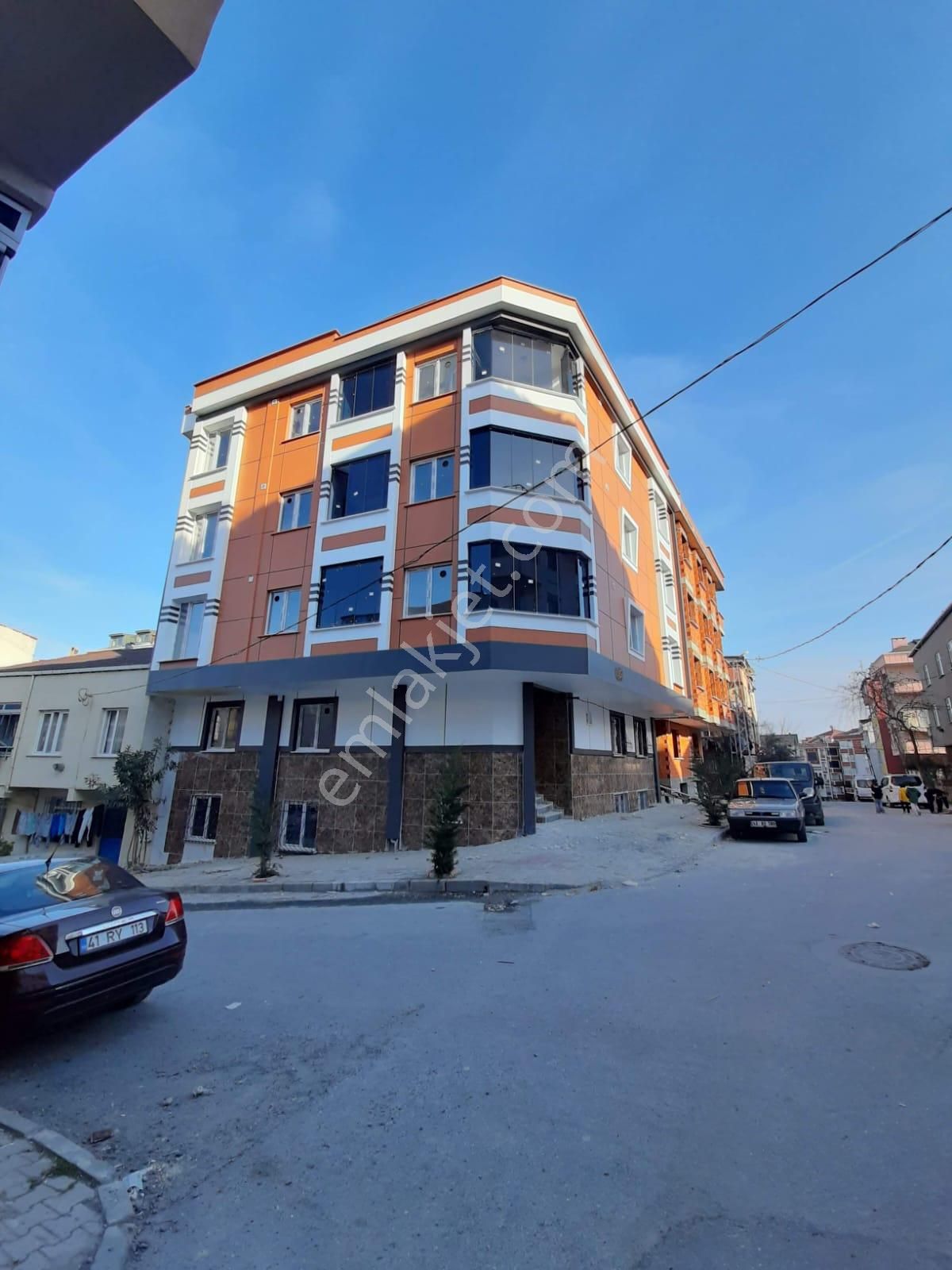 Tapar'dan Caddeye Yakın 1.kat 2+1 105m² 3 Yıllık Asansörlü Daire