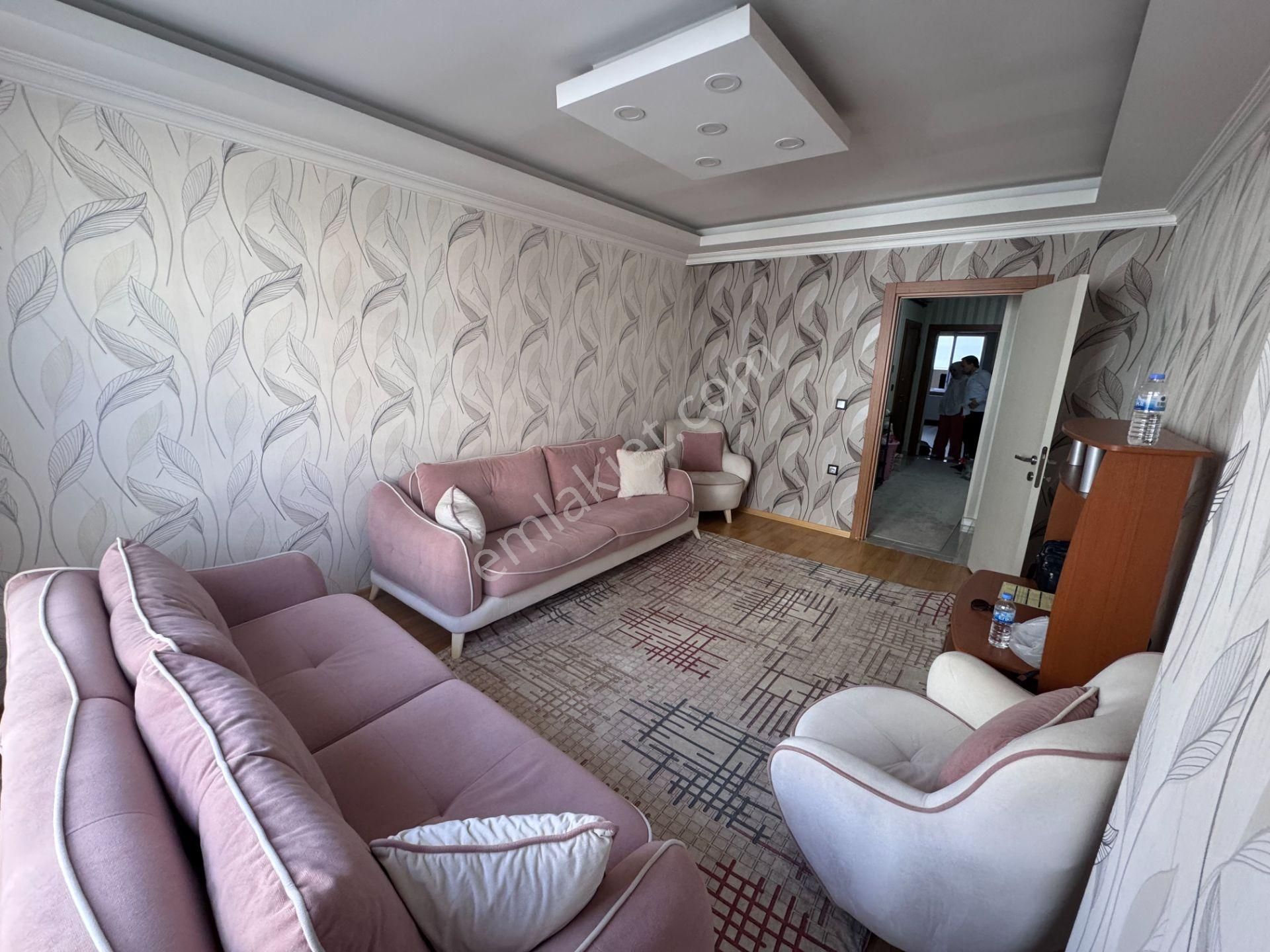 Esenyurt Ünüversitesine Yakın 2+1 Balkonlu Kısmi Eşyalı Daire