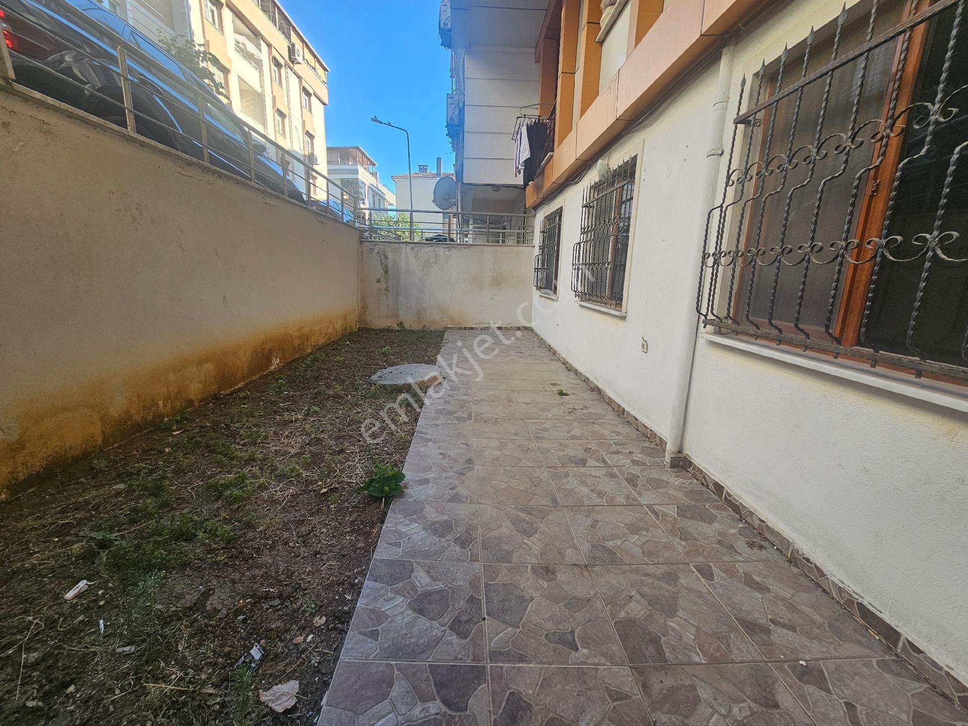 Avcılar Merkez'de 2+1 Müstakil Bahçeli Daire - Görsel 2