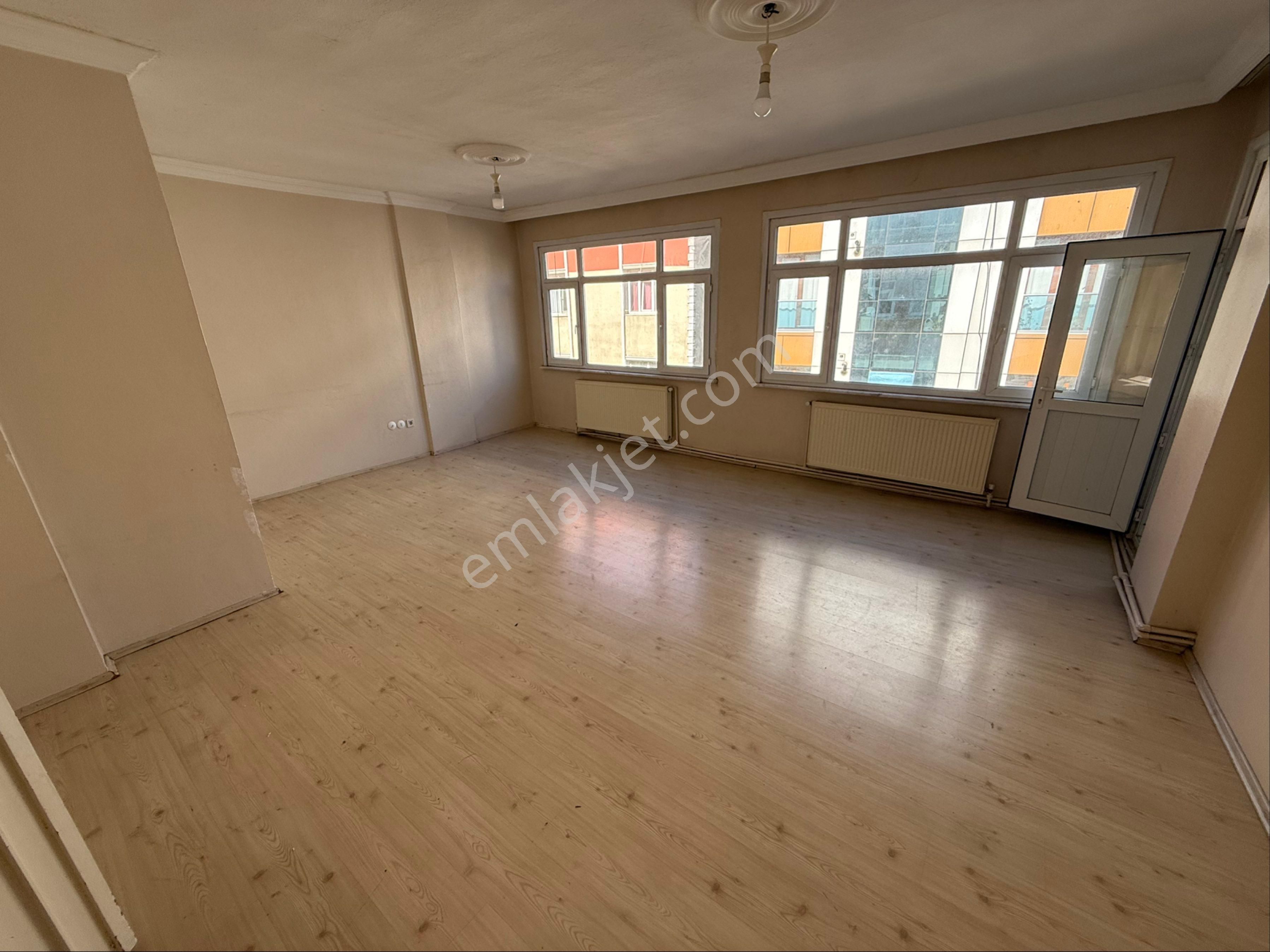 Şirinevlerde Meydana Yakın 3+1 130 M2 4. Kat Kiralık Daire