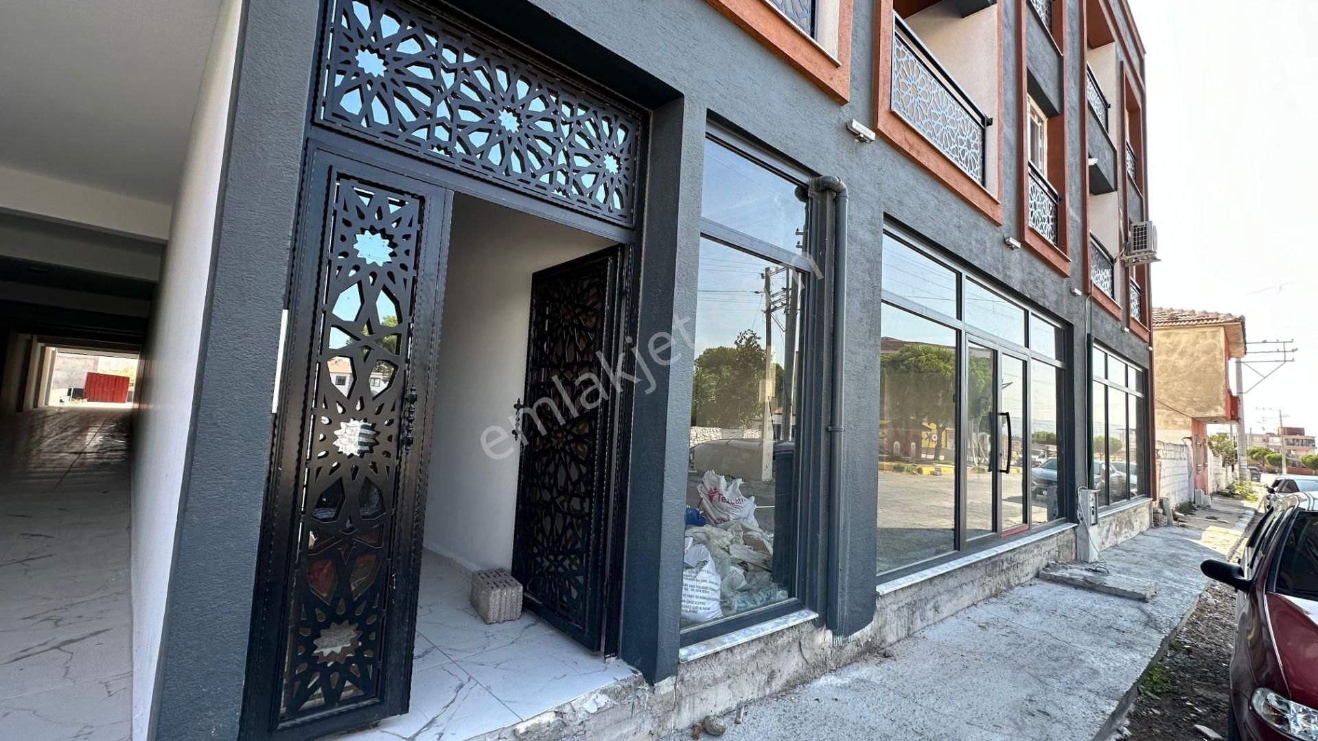 Alıağa Helvacıköy'de , Asansörlü Ve Otoparklı 3+1 Kıralık Daire