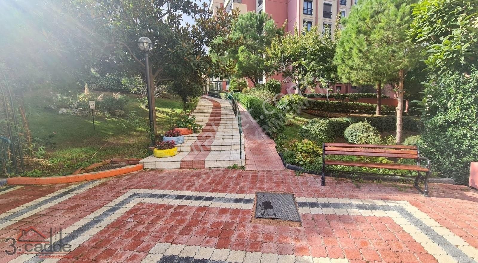 Bahçeşehir Süzer Bulvarı Gül Blokları Golet Manzaralı 1+1 Satılı