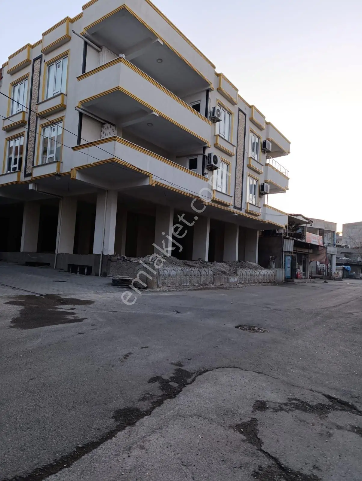 Emlak 72 ' Den Petrolkent Mahalle' Sinde Kiralık Dükkan