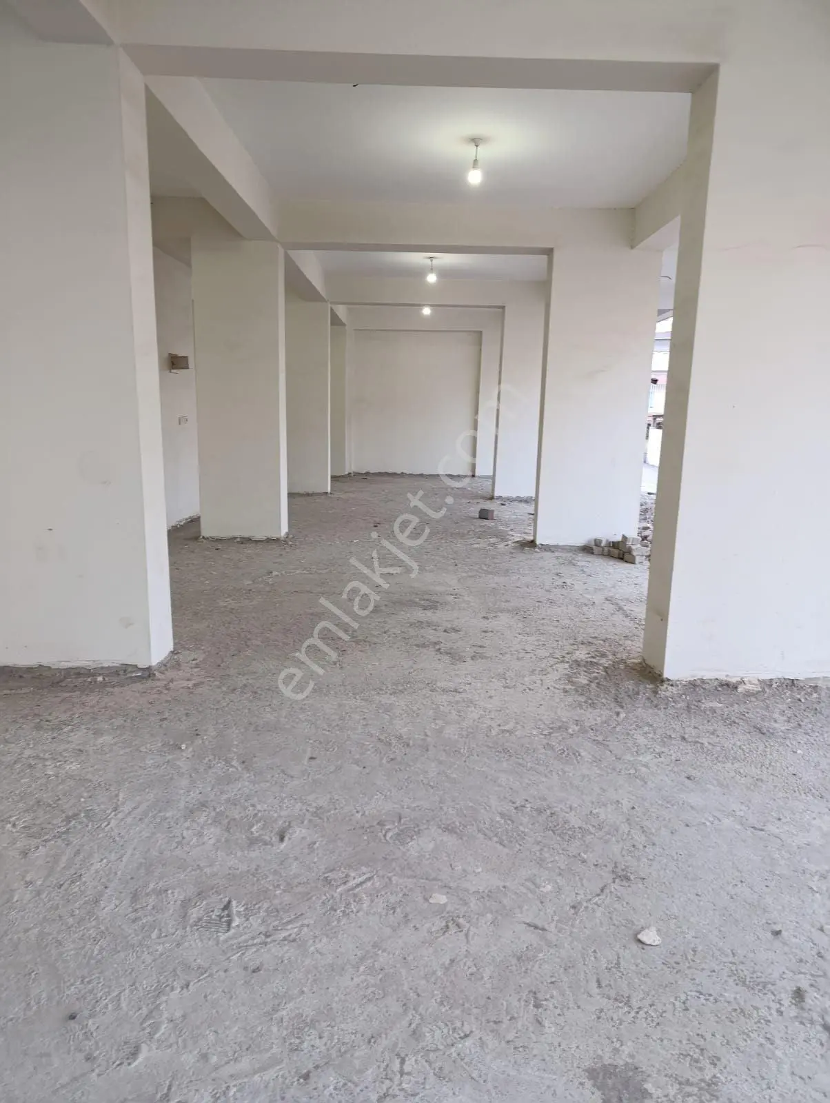 Emlak 72 ' Den Petrolkent Mahalle' Sinde Kiralık Dükkan - Görsel 3