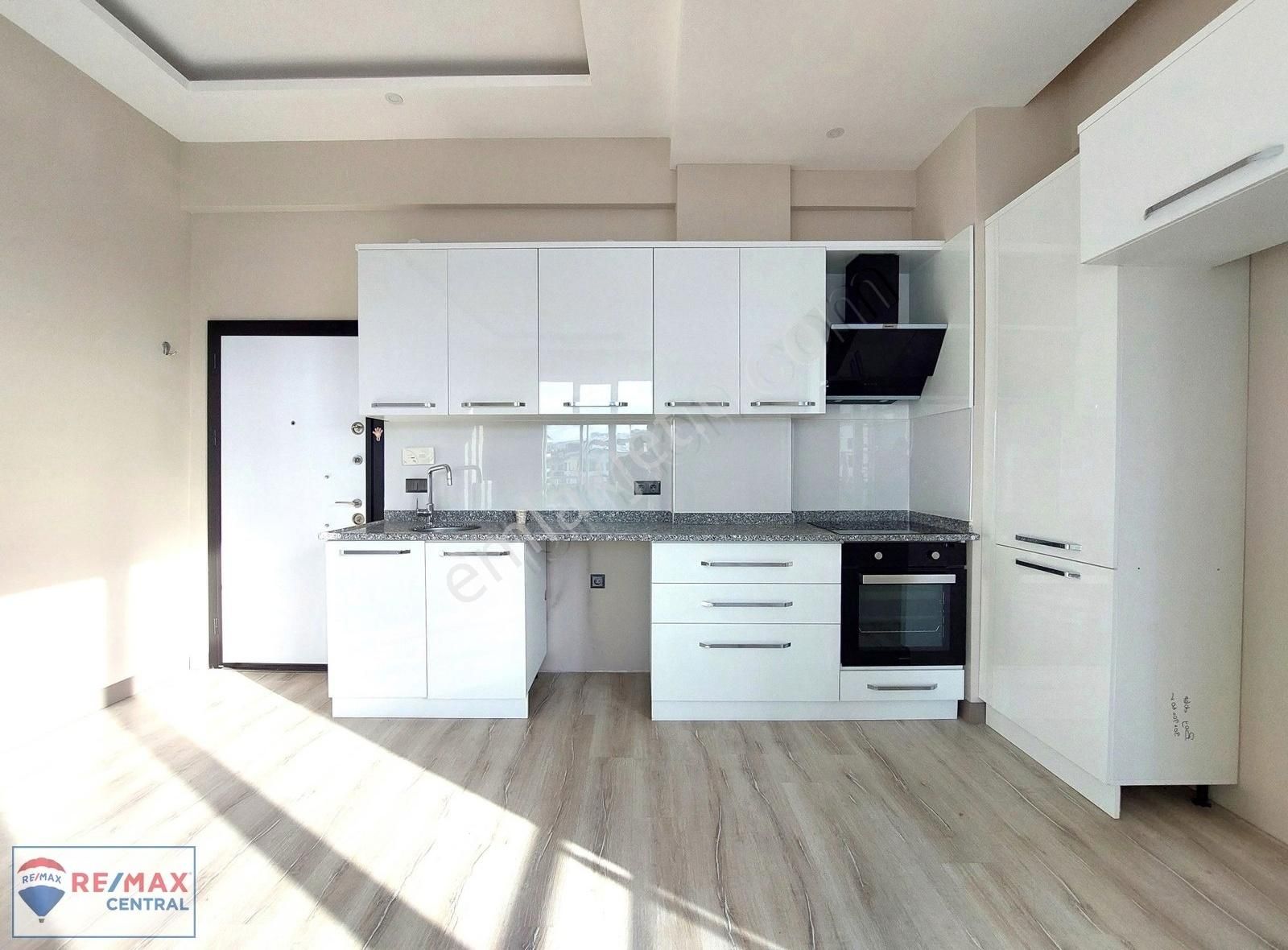 Remax Central'dan Göksu İnci Sitesinde Lüx 1+1 Kiralık Daire