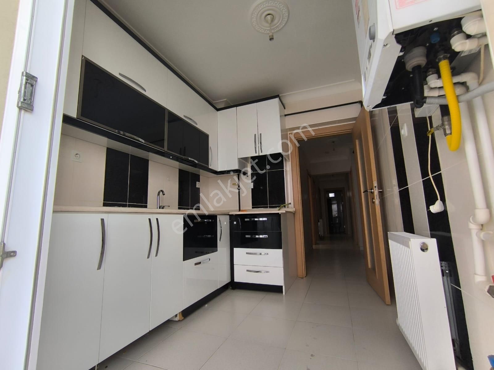Yılmaz Gayrimenkulden 9 Yıllık 3+1 Ful+ful Yapılı Şahane Konum Şahane Fiyat