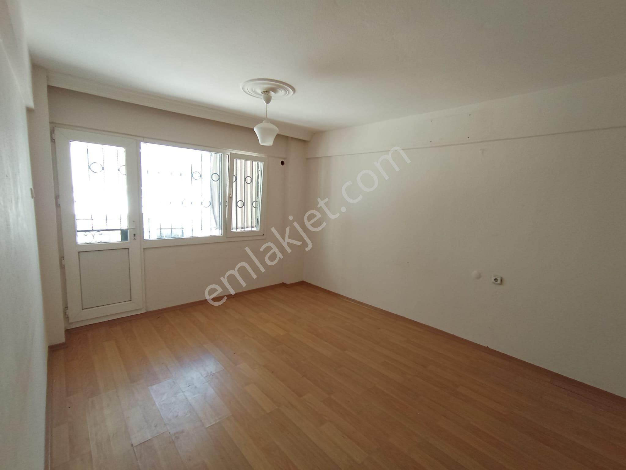 Karabağlar Sevgi Mah. 2+1 95 Kiralık Ev